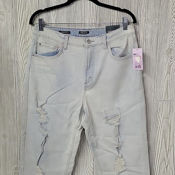 Wild Fable Highest Rise Light Wash Distressed Mom Jeans Womens  Size 8 NWT - Picture 2 of 16